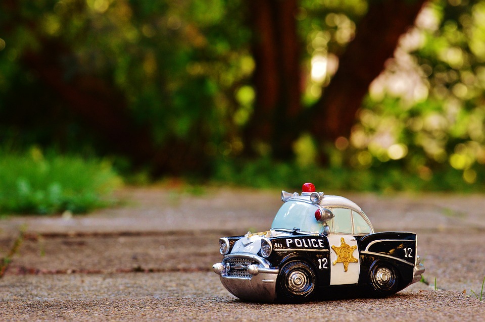 62-Jährige unter Alkoholeinfluss kollidiert mit Polizeiauto in Villach