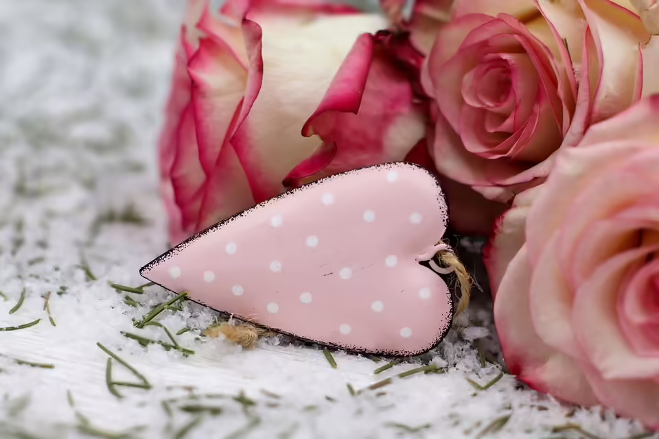 Adventmarkt in St. Valentin: Kunsthandwerk und Goldhauben erleben