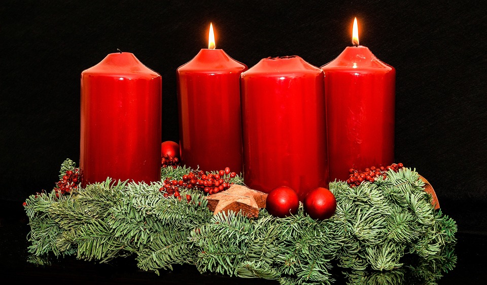 Der Adventskranz: Symbol der Unendlichkeit und Licht des Advents