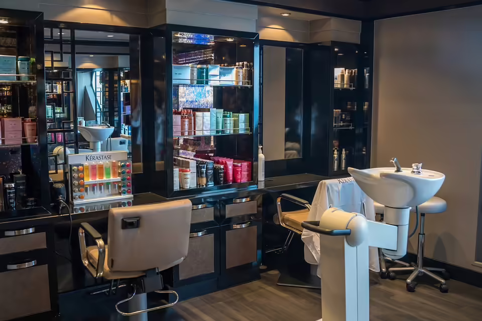 Einbruch beim Friseur: Zeugen für den Raub am Berliner Platz gesucht!