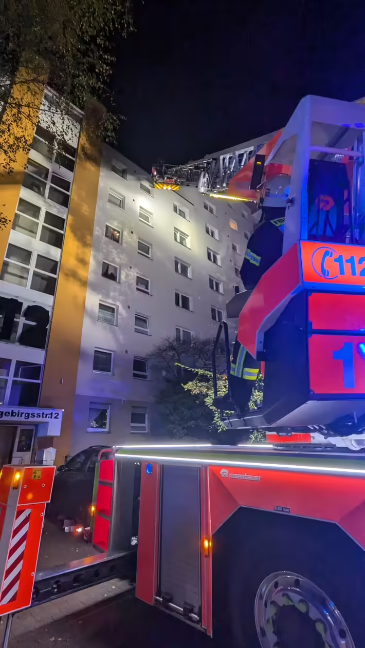 Feuerdrama in Tannenbusch: Mehrfamilienhaus unbewohnbar nach Brand!