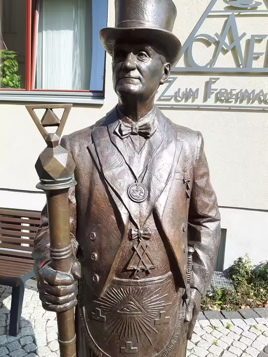 Freimaurer in Kärnten: Mit drei Rosen den verstorbenen Brüdern gedenken
