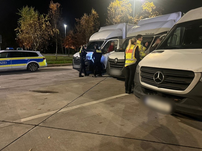 Großkontrolle an der A7: Polizei beschlagnahmt 16 kg Marihuana!