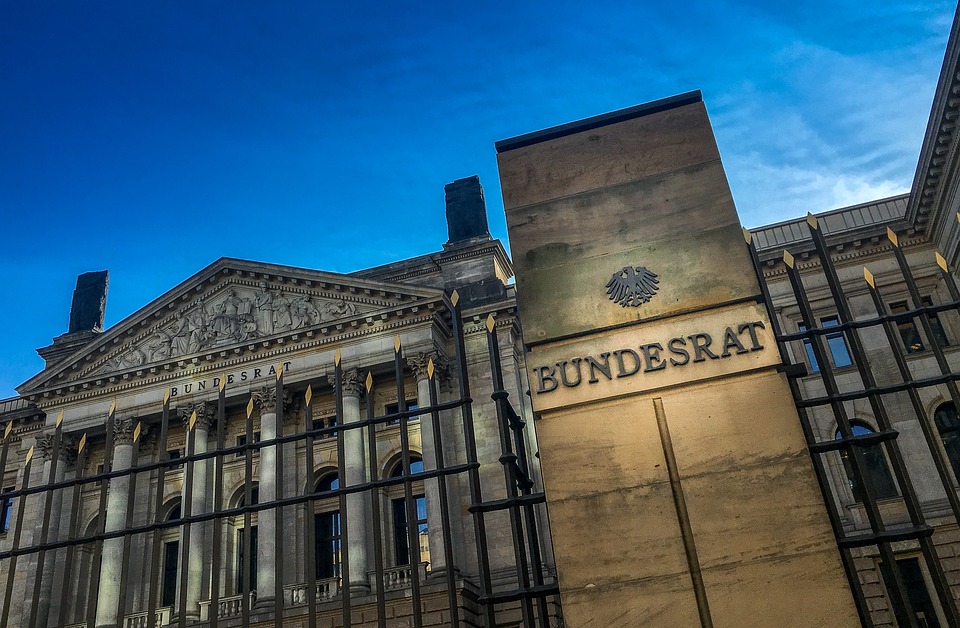 Informationspflichten der Mitglieder des Nationalrats und des Bundesrats gemäß Unvereinbarkeits- und Transparenzgesetz
