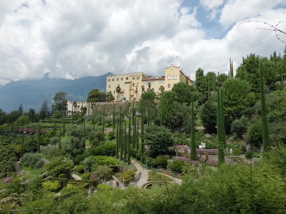 Lumagica Meran: Ein leuchtendes Winterwunder im Schlossgarten