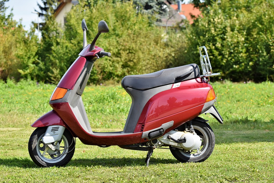 Motorroller in Linz am Rhein beschädigt – Zeugen gesucht!