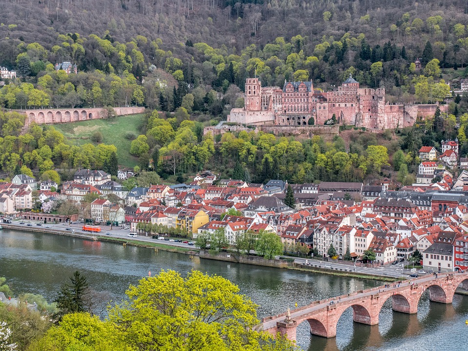 Musikabend im Schloss: Castaneda und Biz verzaubern Ried im Oberinntal