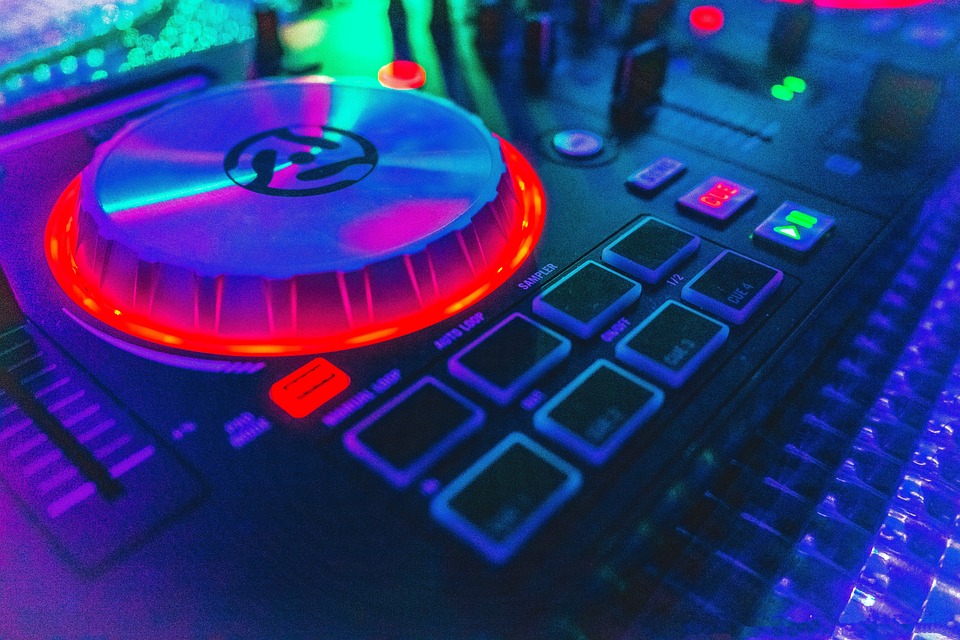 Rave der Sinne: Techno-Erlebnis in Salzhubgs Kavernen 1595