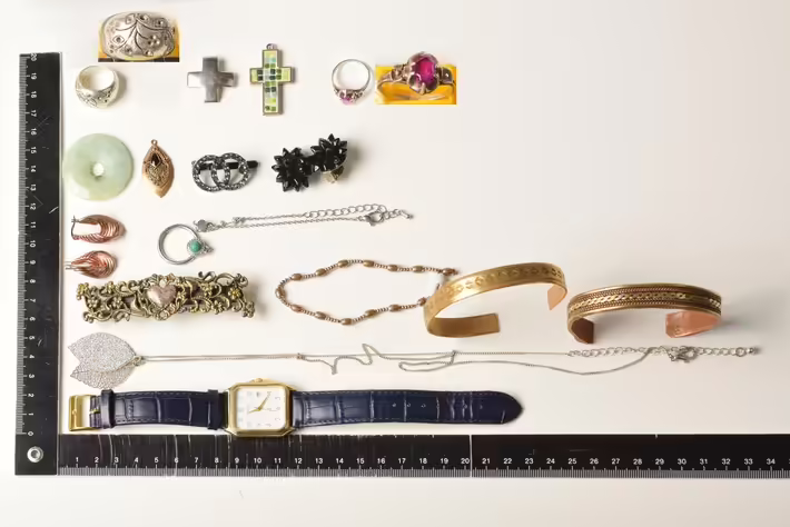 Schmuck aus Diebstählen entdeckt! Polizei sucht Eigentümer in Lüneburg!