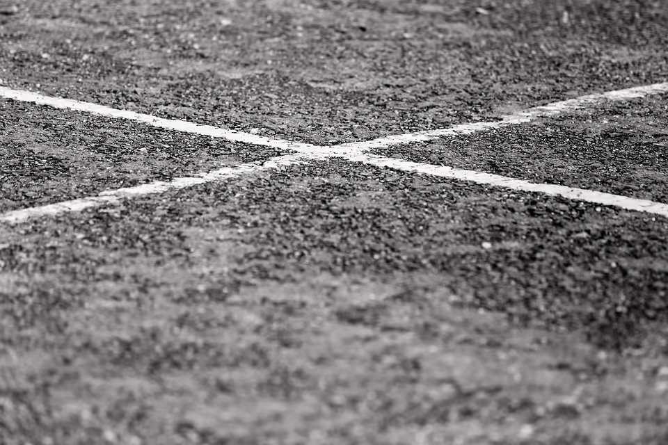 Stadt Zweibrücken schließt Parkplatz: Brandgefahr bei großen Fahrzeugen