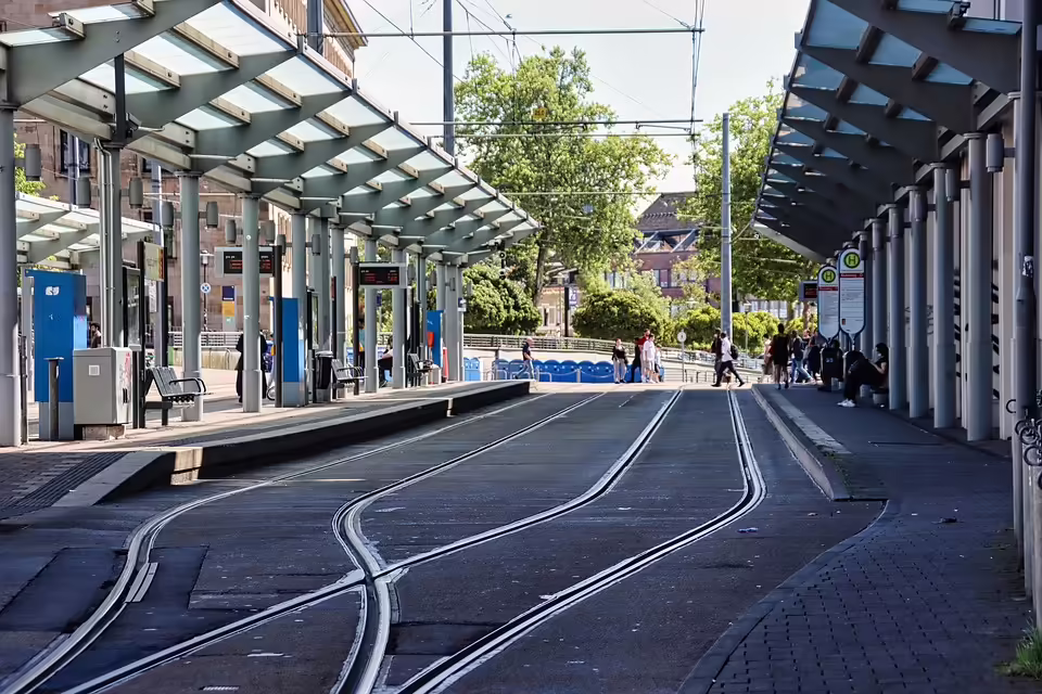Unfall in Saarbrücken: Fünf Verletzte bei Kollision an Kreuzung