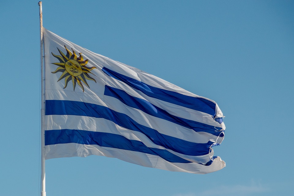 Uruguays einst öde Wahl wird zum Kopf-an-Kopf-Rennen im Präsidentschaftsduell
