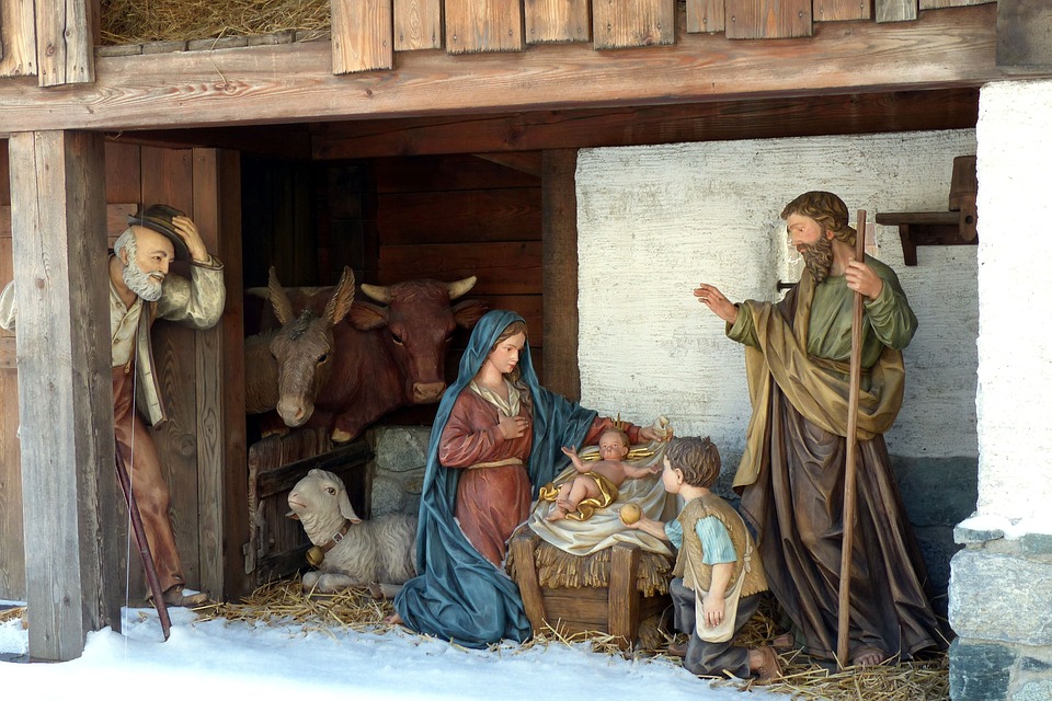 Uttendorfer Adventmarkt: Mattigtaler Perchten zaubern Gänsehaut