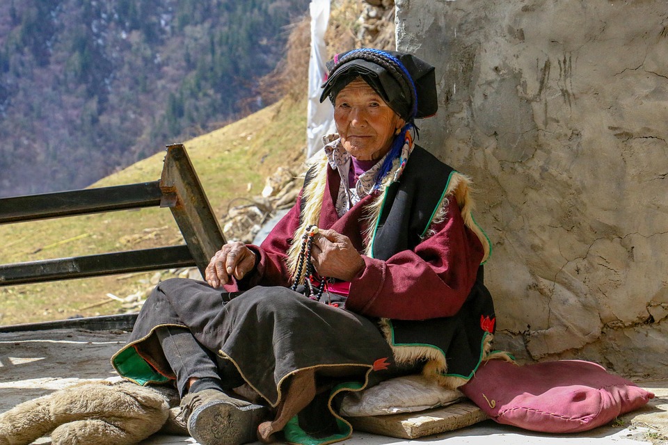 China räumt zehn Jahre Müll aus Höhlen der  Avatar -Berge auf