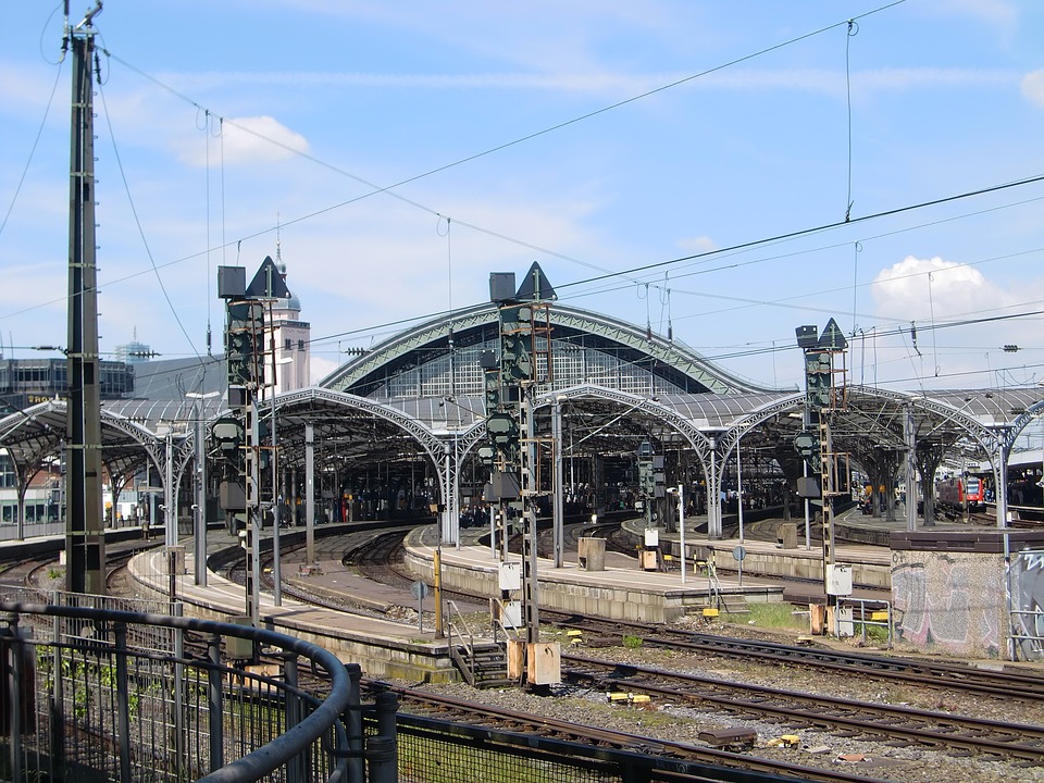 Glasflaschen-Angriff am Hauptbahnhof: 40-Jähriger schwer verletzt!