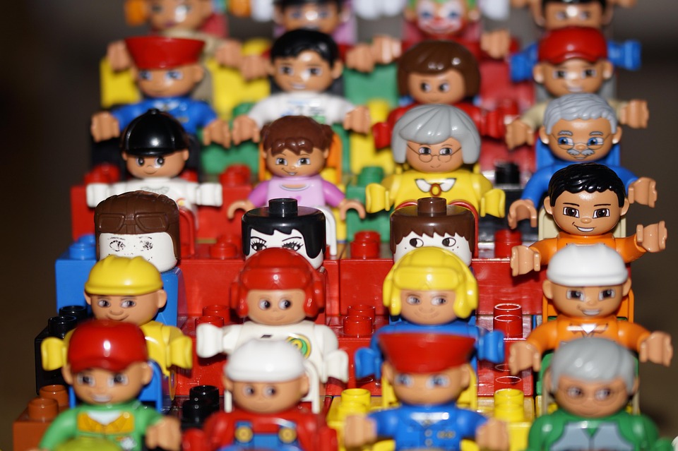 LEGO revolutioniert das Spiel mit interaktiven SMART Bricks!