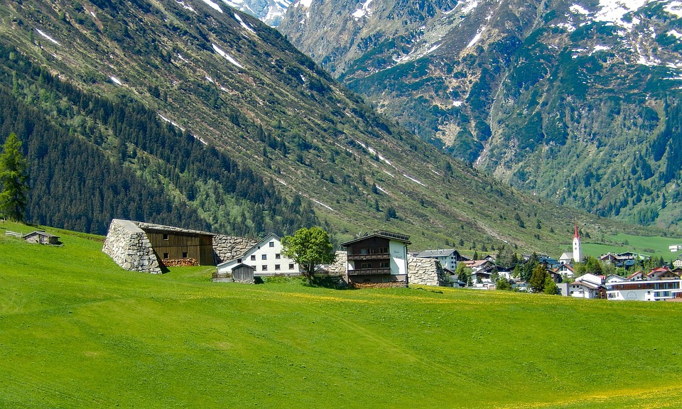 Lawinengefahr in Tirol: Verletzte und großangelegte Suchaktion!