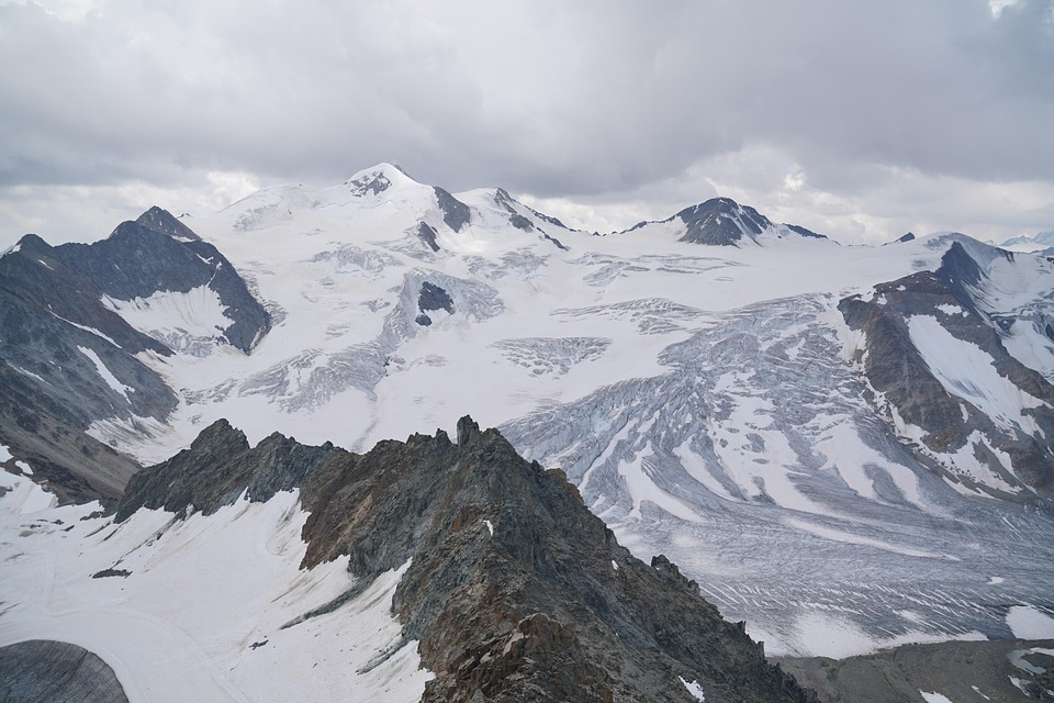 Pitztaler Gletscher: Gerichtsbeschluss stärkt Umweltschutz für Gletscherflächen
