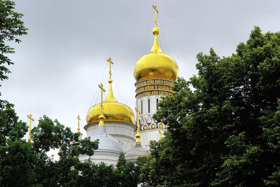 Russischer Angriff auf Charkiw: Zerstörung und Verletzte in der Stadt!