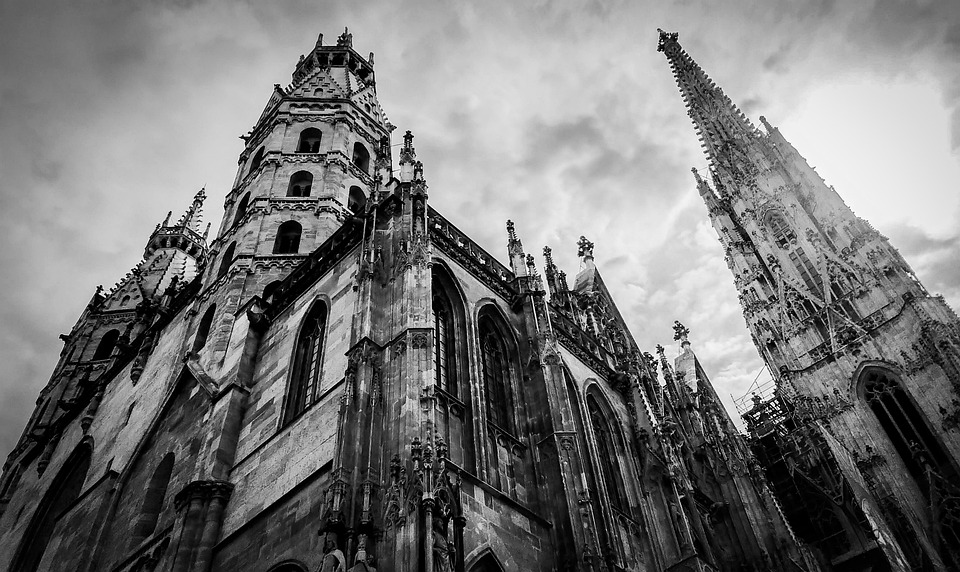 Kreuzkunst im Stephansdom: Arnulf Rainers letzte Werke sorgen für Aufregung!