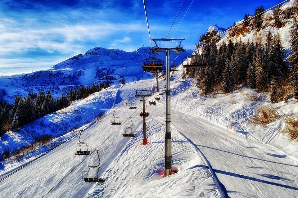 Schock im Skigebiet: Zwei Deutsche bei Frontal-Kollision schwer verletzt!